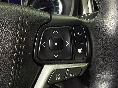 Used 2017 Toyota Highlander Limited AWD/4WD image 18