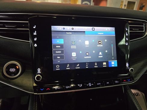 Used 2024 Jeep Wagoneer Series II w/ Flexible Seating Group image 34