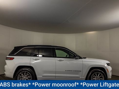 Used 2022 Jeep Grand Cherokee Summit AWD/4WD image 18