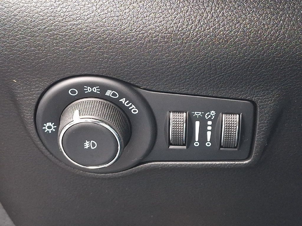 Used 2023 Jeep Compass Latitude AWD/4WD image 23