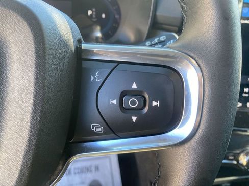 Used 2023 Volvo XC40 B5 Plus image 17