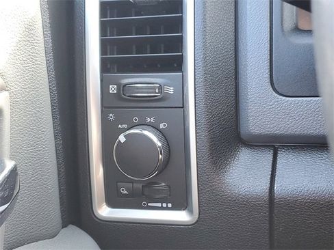 Used 2020 RAM 1500 Classic SLT image 22