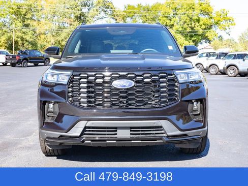 Used 2025 Ford Explorer ST-Line w/ ST-Line Street Pack image 9