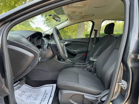 Used 2017 Ford Focus SE FWD image 9