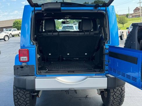 Used 2015 Jeep Wrangler Unlimited Sahara w/ Connectivity Group AWD/4WD image 5