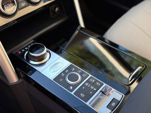 Used 2018 Land Rover Discovery HSE image 22