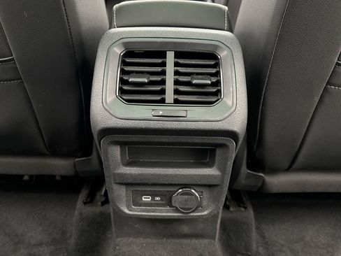 Used 2022 Volkswagen Tiguan SE R-Line image 20