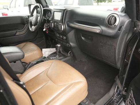 Used 2013 Jeep Wrangler Unlimited Sahara image 17