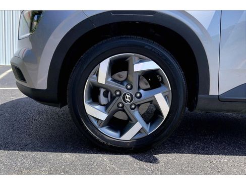 Used 2025 Hyundai Venue SEL FWD image 8