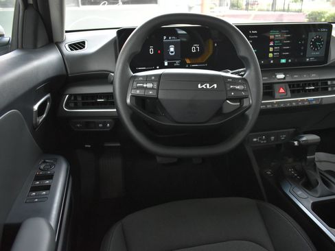 Used 2025 Kia K4 LX FWD image 17