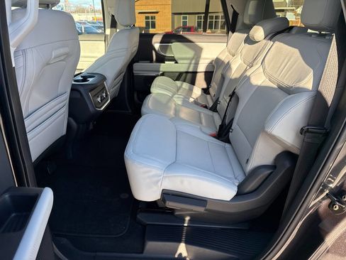 Certified 2025 Ford Expedition Max Platinum image 27