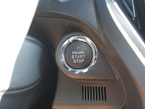 Used 2025 Subaru Forester Premium image 31