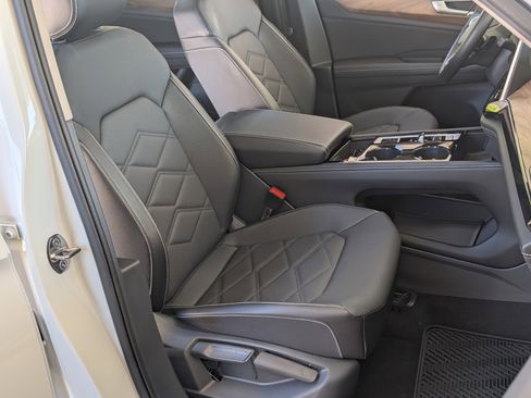 Used 2024 Volkswagen Atlas SE image 23