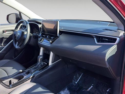 Used 2025 Toyota Corolla Cross XLE image 13