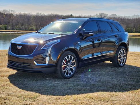 Certified 2023 Cadillac XT5 Sportv w/ Platinum Package image 3