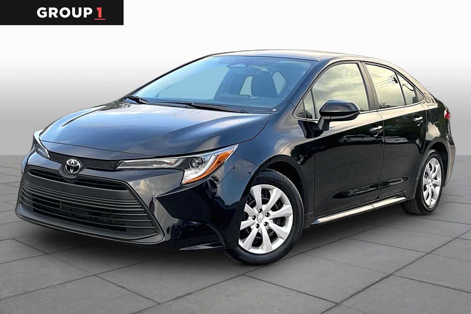 Used 2025 Toyota Corolla LE FWD image 1