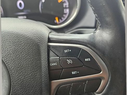 Used 2020 Jeep Grand Cherokee Limited AWD/4WD image 16