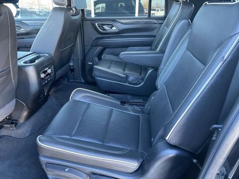 Used 2022 GMC Yukon XL SLT w/ SLT Premium Package image 14