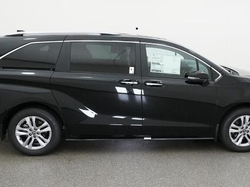 New 2026 Toyota Sienna Limited FWD image 11
