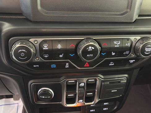 Used 2023 Jeep Wrangler Willys w/ Cold Weather Group image 33