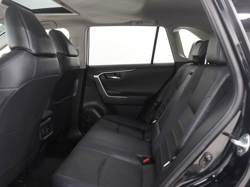 Used 2019 Toyota RAV4 Limited image 13