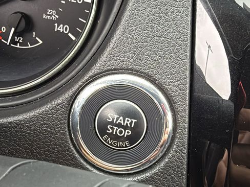 Used 2020 Nissan Rogue SV image 12