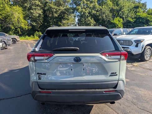Used 2022 Toyota RAV4 XLE Premium AWD/4WD image 6
