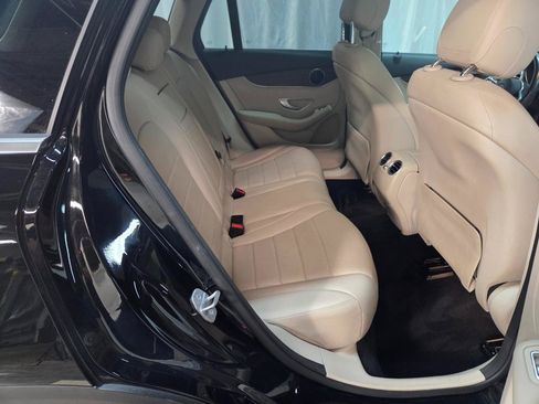 Used 2020 Mercedes-Benz GLC 300 4MATIC w/ Parking Assistance Package image 15