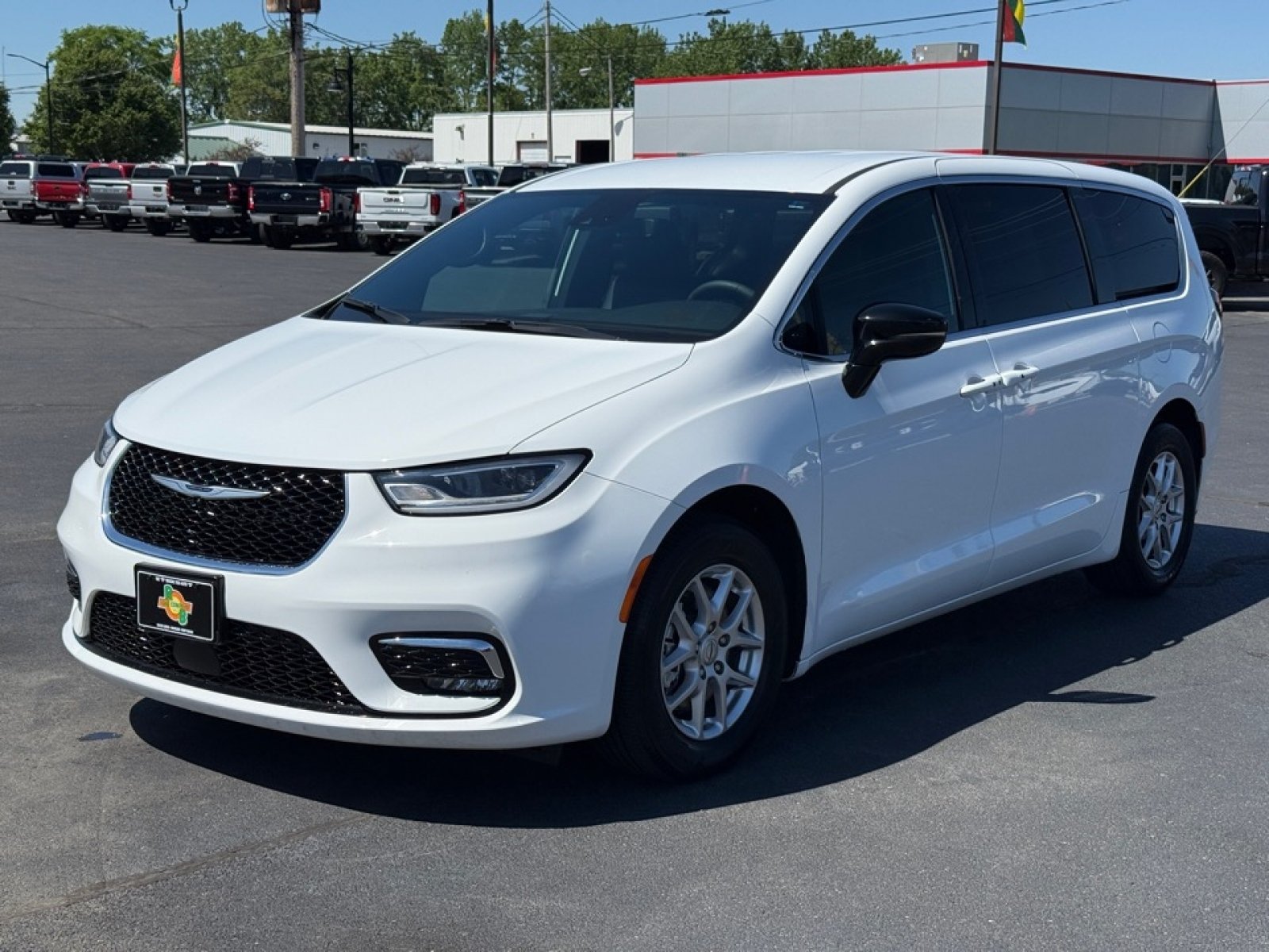 Used 2025 Chrysler Pacifica Select FWD image 4