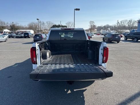 Used 2024 GMC Sierra 1500 SLT image 39
