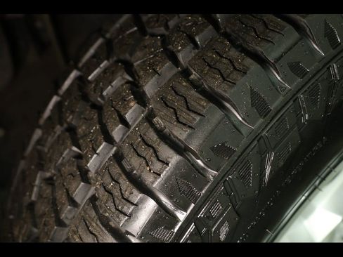 Used 2022 Chevrolet Silverado 1500 LT w/ Z71 Off-Road Package image 19