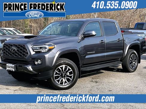 Used 2022 Toyota Tacoma TRD Sport w/ Technology Package image 3