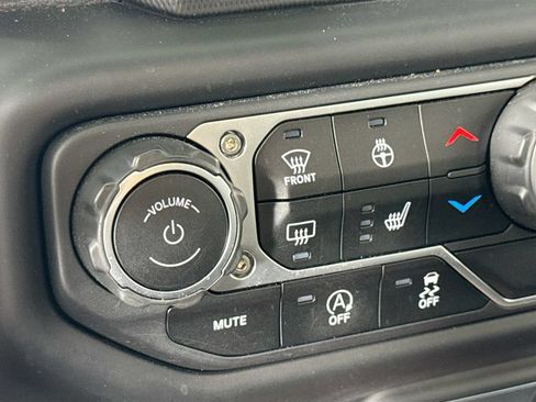 Used 2023 Jeep Gladiator Overland w/ LED Lighting Group AWD/4WD image 20