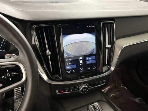 Used 2019 Volvo S60 T6 R-Design image 12