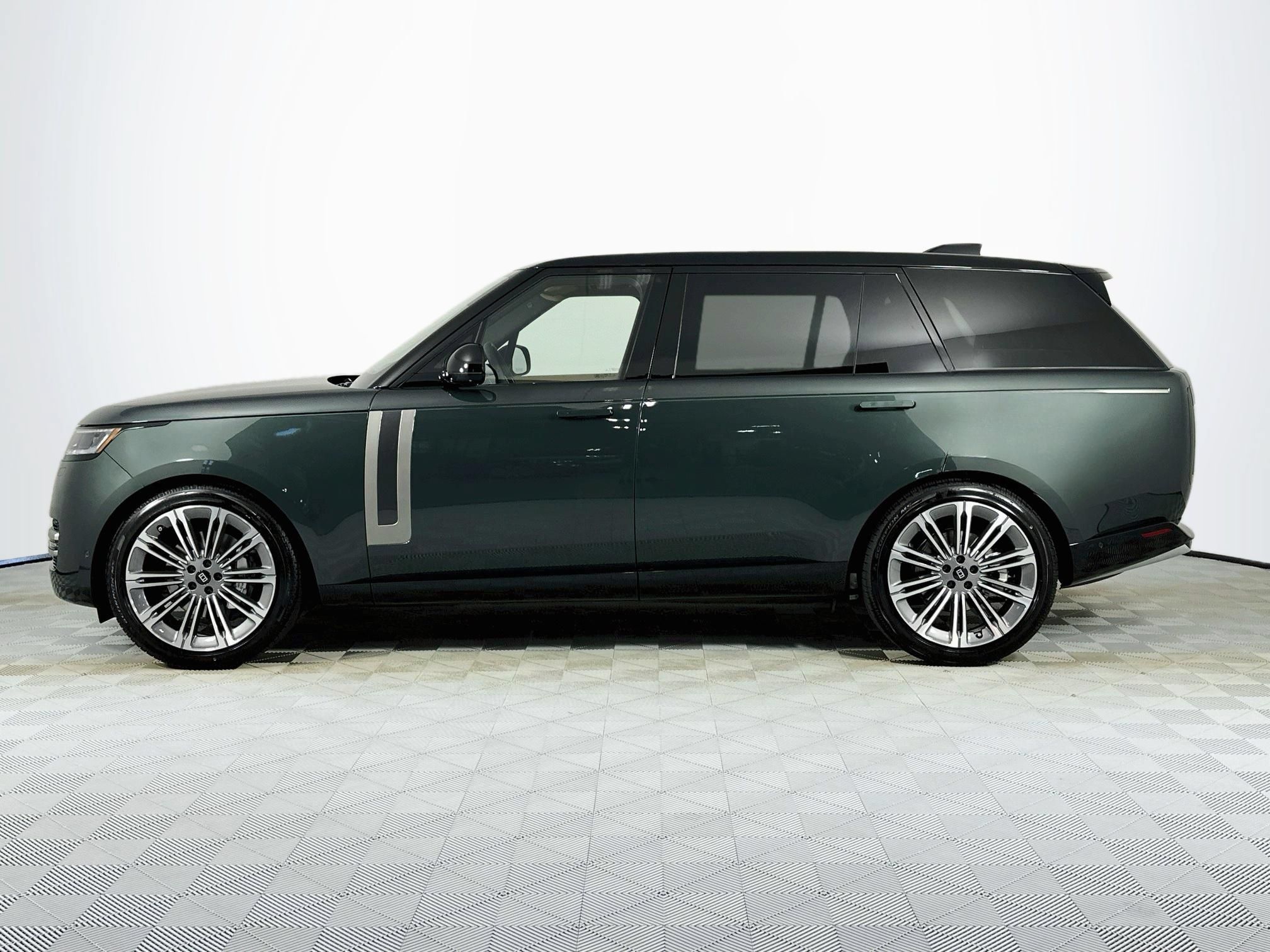 New 2027 Land Rover Range Rover Long Wheelbase SE AWD/4WD image 8