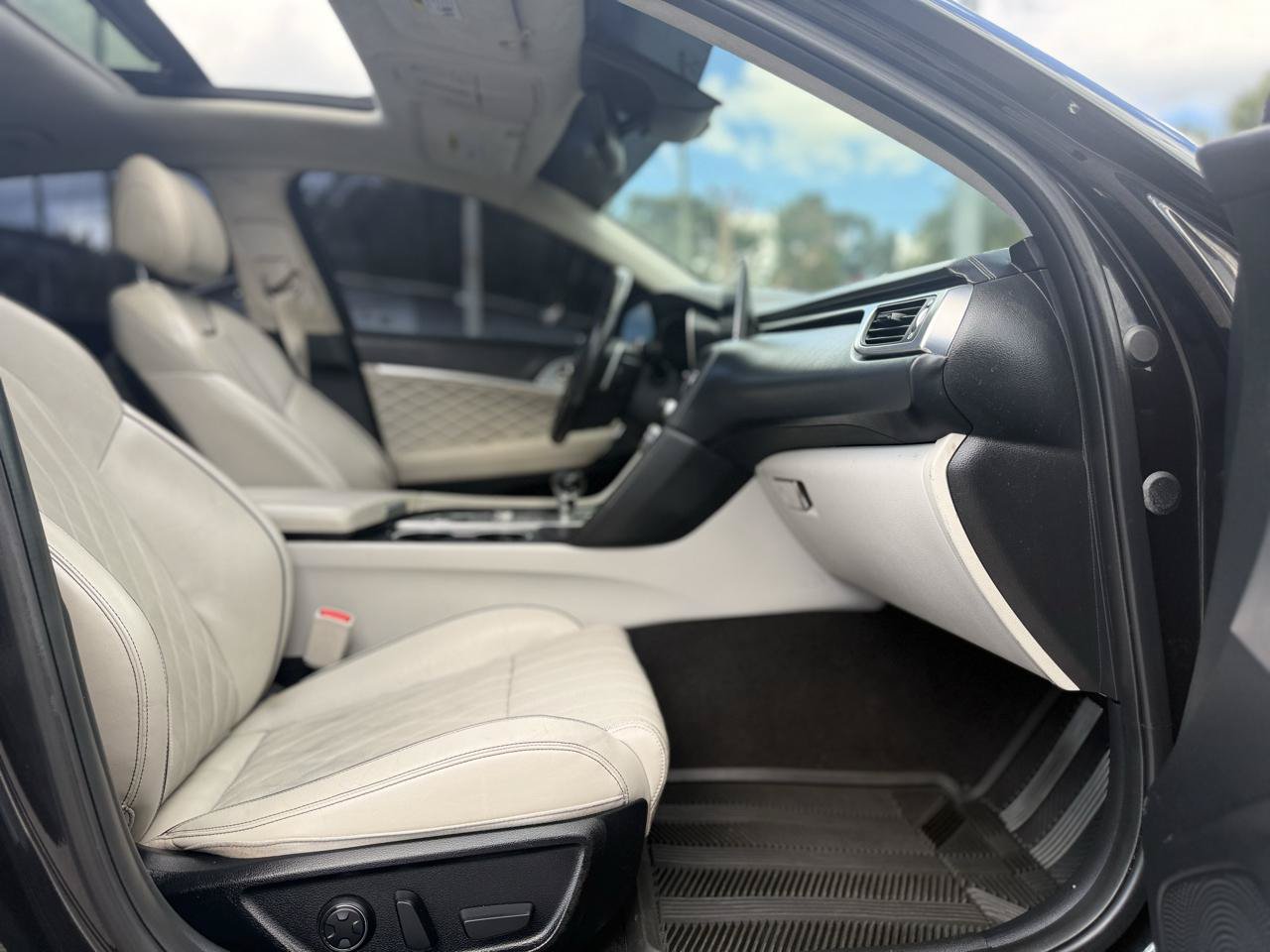 Used 2019 Genesis G70 2.0T Advanced w/ Dynamic Package RWD image 41