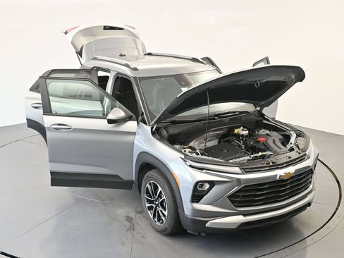 Used 2025 Chevrolet TrailBlazer LT FWD image 39