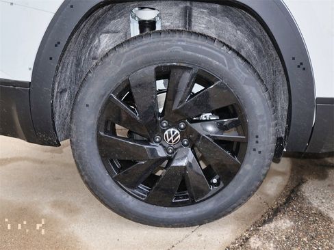 New 2026 Volkswagen Atlas SE image 9