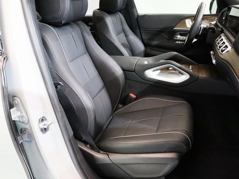 Used 2024 Mercedes-Benz GLS 580 4MATIC image 18