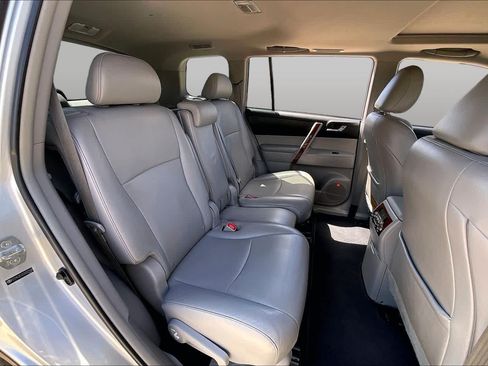 Used 2012 Toyota Highlander Limited w/ Tow Pkg FWD image 17