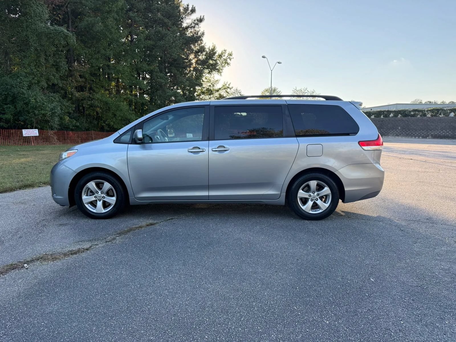 Used 2012 Toyota Sienna LE FWD image 4