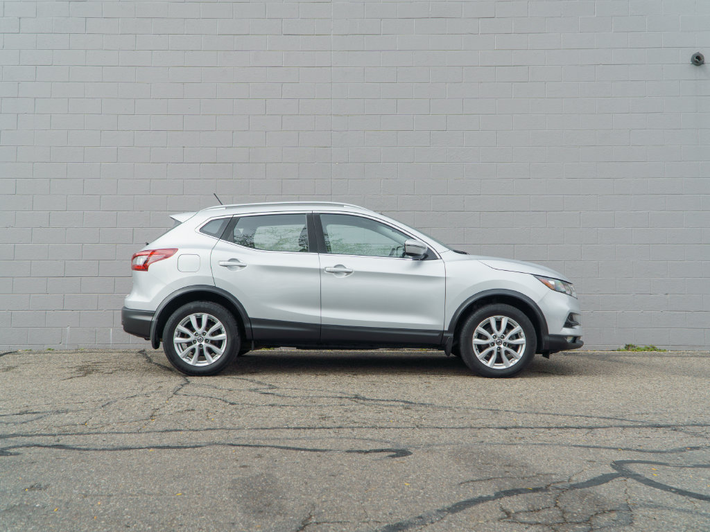 Used 2020 Nissan Rogue Sport SV w/ All-Weather Package AWD/4WD image 8