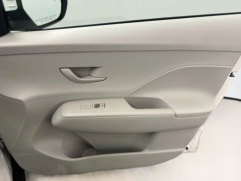 Used 2025 Hyundai Kona SEL AWD/4WD image 32