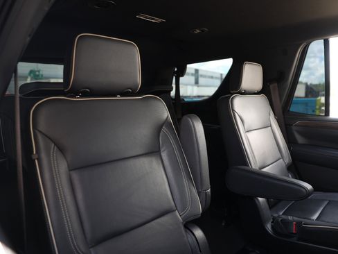 Used 2023 Chevrolet Tahoe Premier RWD image 18