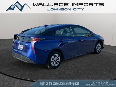Used 2016 Toyota Prius Three w/ Advanced Technology Package image 5