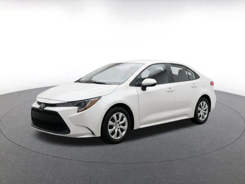 Used 2025 Toyota Corolla LE FWD image 3