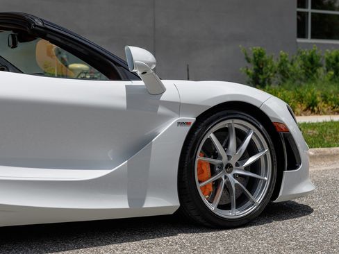 Used 2020 McLaren 720S Spider RWD image 15