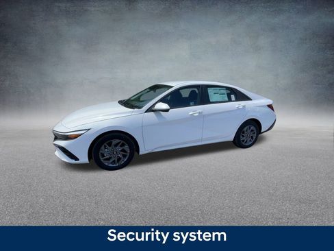 Used 2025 Hyundai Elantra Blue image 11