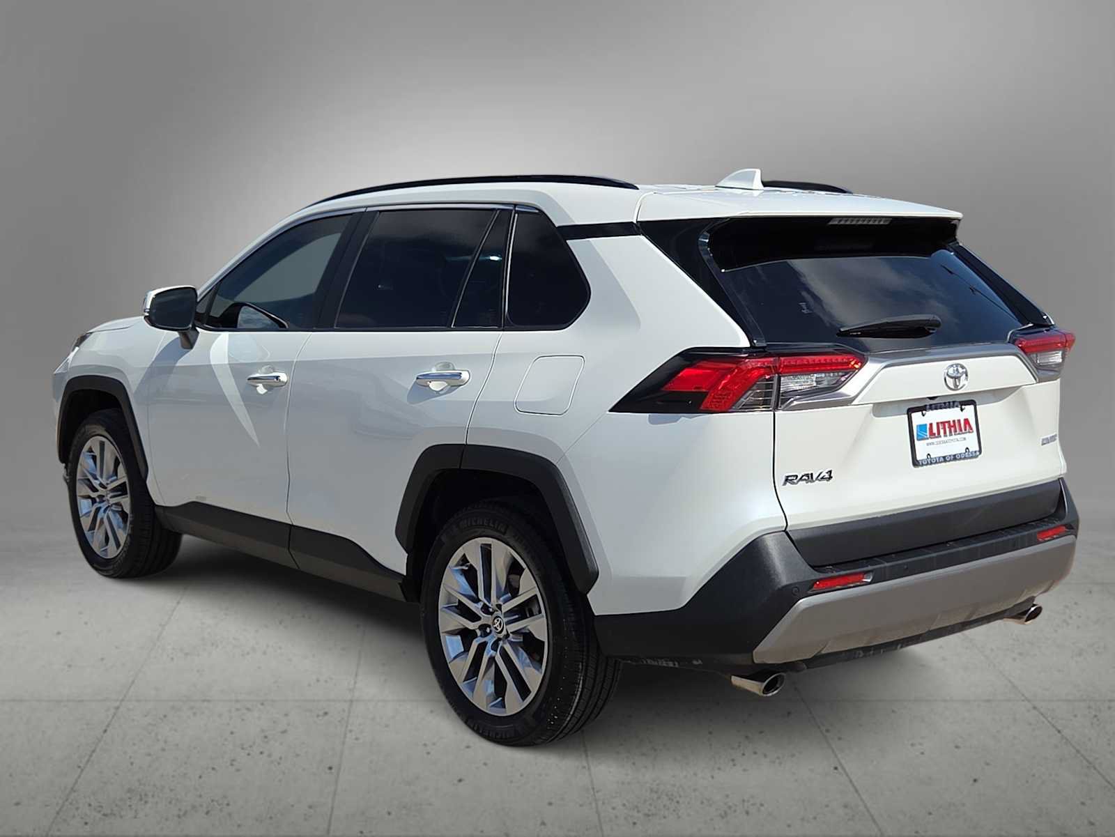 Certified 2022 Toyota RAV4 Limited FWD image 6