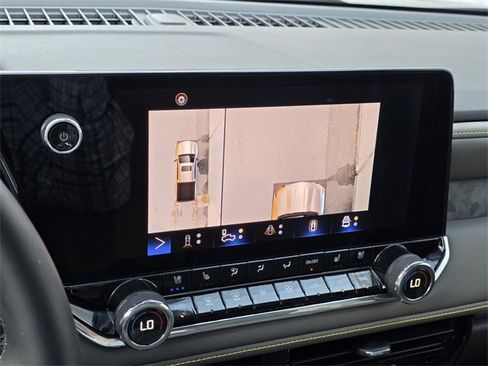 Used 2024 Chevrolet Colorado ZR2 w/ ZR2 Convenience Package III image 15